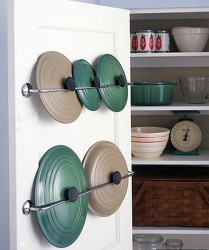 decoratingyoursmallspace.com-pot-rack-storage